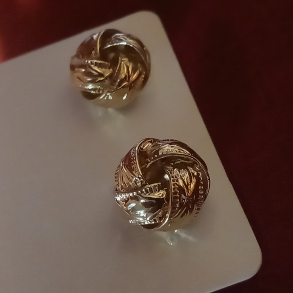 Vintage plated gold love knot earrings. Flawless .